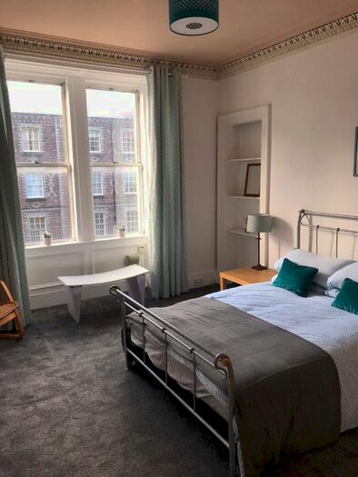 2 Bedroom Flat To Rent In Gardner's Crescent, Edinburgh, EH3