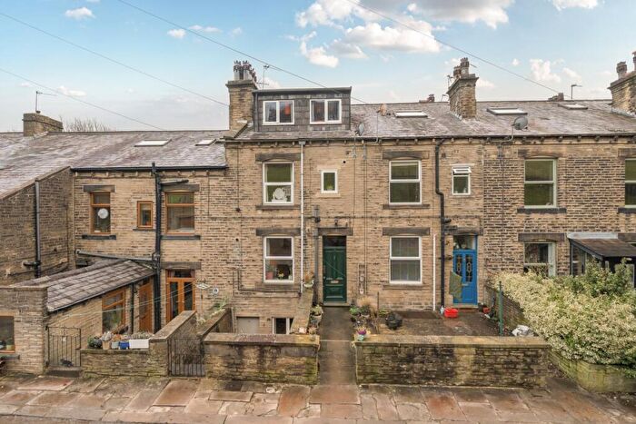 2 Bedroom Terraced House For Sale In Bank View, Luddendenfoot, HX2