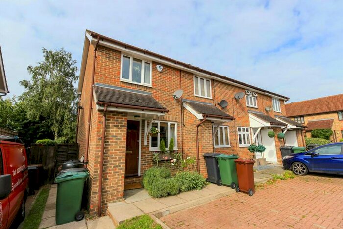 1 Bedroom End Of Terrace House To Rent In Westminster Gardens, North Chingford, E4