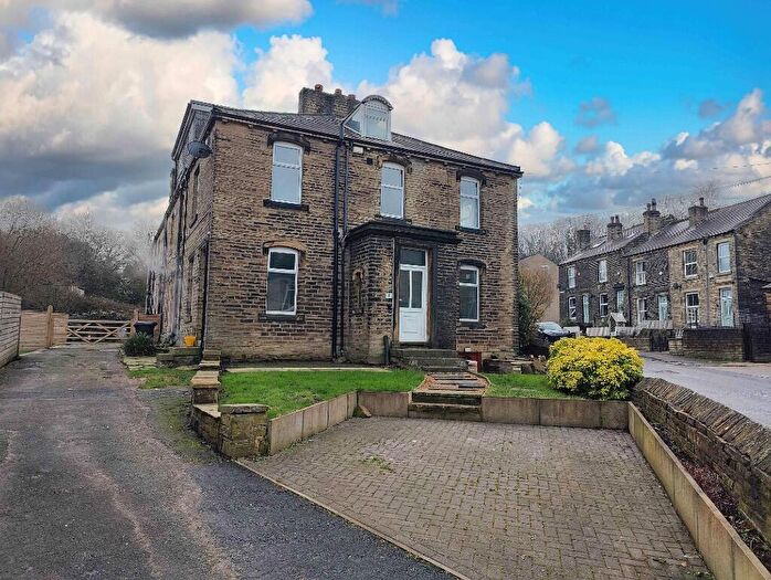 3 Bedroom End Of Terrace House For Sale In Sunnycliffe, Lightcliffe, HX3