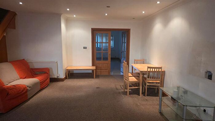 3 Bedroom Semi Detached House To Rent In Dane Road, Southall, UB1