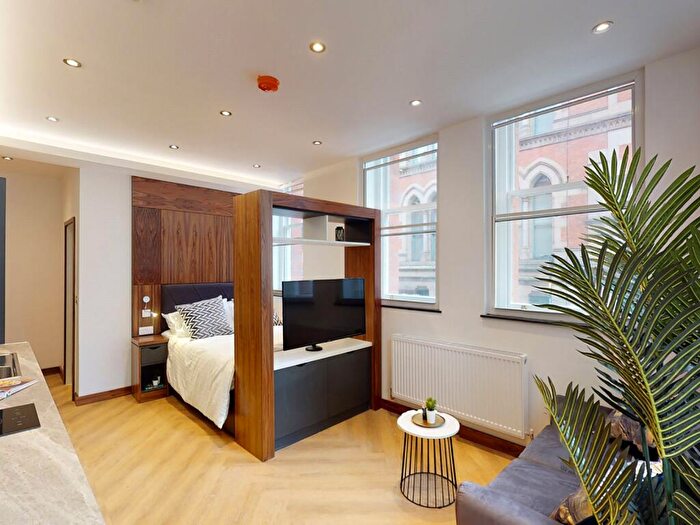 Apartment To Rent In Apt, Live Oasis Piccadilly #, M1
