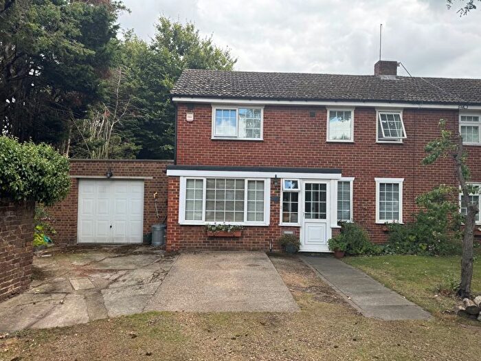 3 Bedroom Semi Detached House For Sale In High Street, Harlington, Hayes, UB3