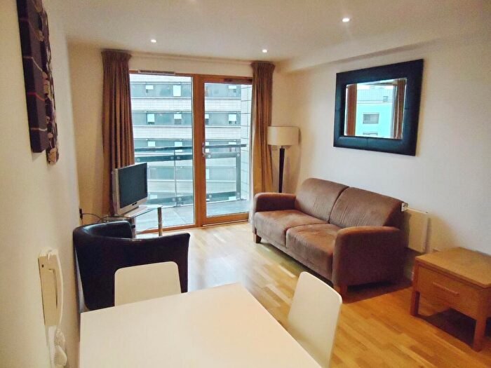 2 Bedroom Flat To Rent In Gateway East, Marsh Lane, Leeds, Uk, LS9