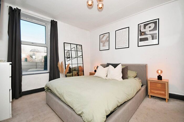 3 Bedroom End Of Terrace House For Sale In Bradley Street, Crookes, Sheffield, S10