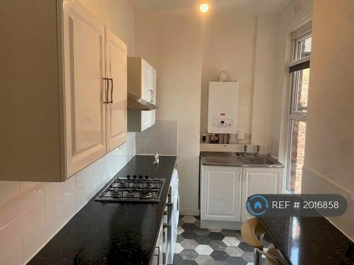 1 Bedroom Flat To Rent In Old Landsdowne Road, Manchester, M20