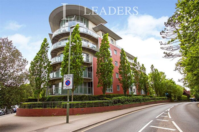 2 Bedroom Flat For Sale In Park Heights, Constitution Hill, Woking, GU22
