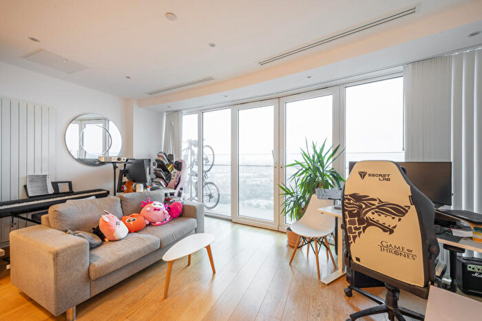 1 Bedroom Flat For Sale In Arena Tower, Crossharbour Plaza, E14