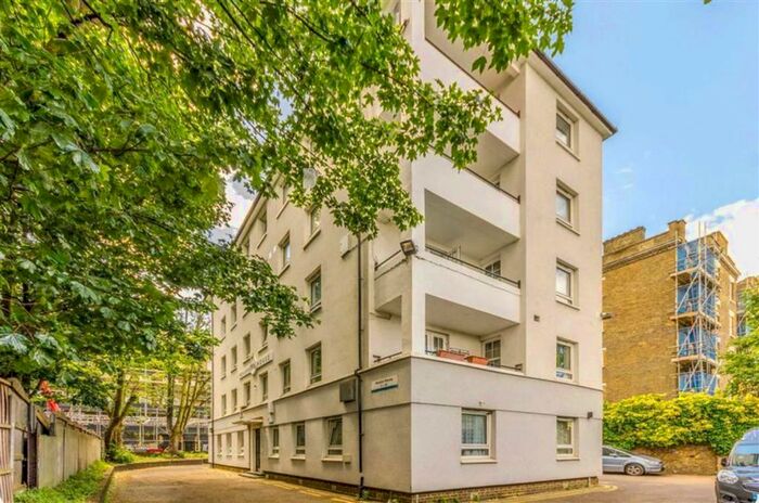 3 Bedroom Flat To Rent In Hendre Road, London, SE1