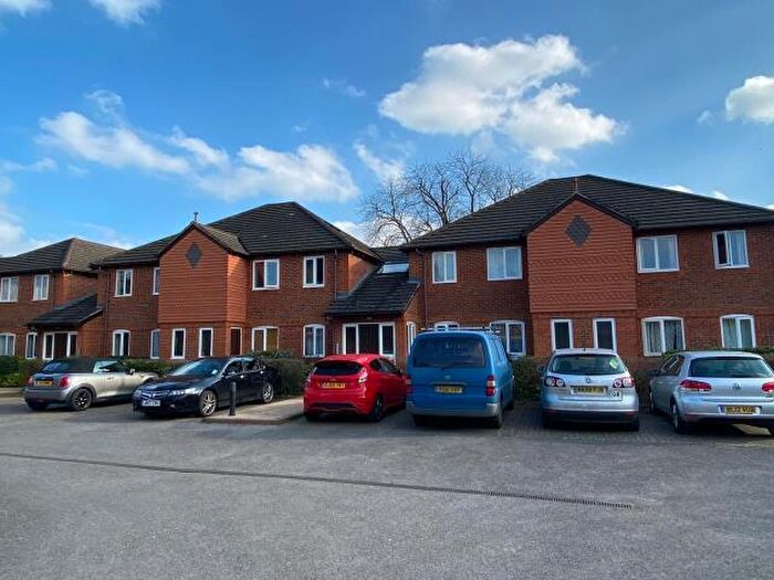 2 Bedroom Flat To Rent In Parkhouse Lane, Reading, Berkshire, RG30