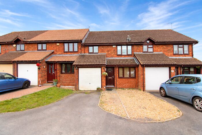 3 Bedroom Terraced House For Sale In Hanbury Drive, Reading, RG31
