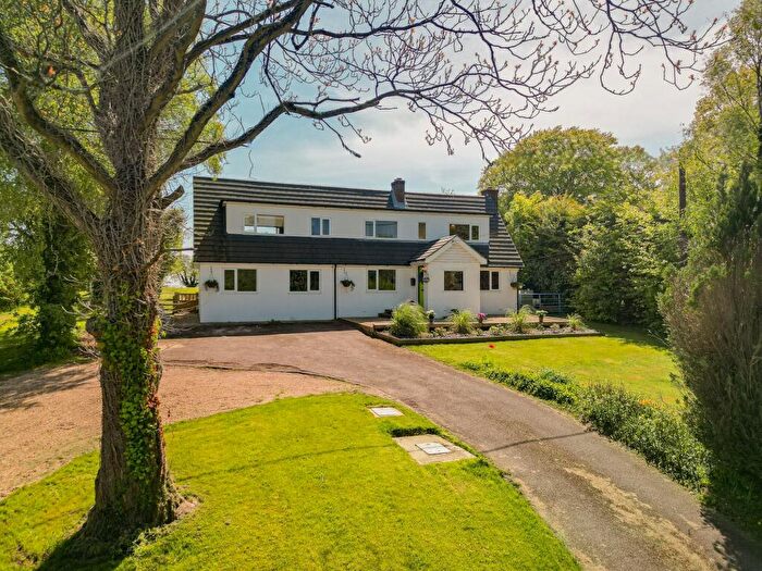 4 Bedroom Detached House For Sale In The Hangers, Bishops Waltham, SO32