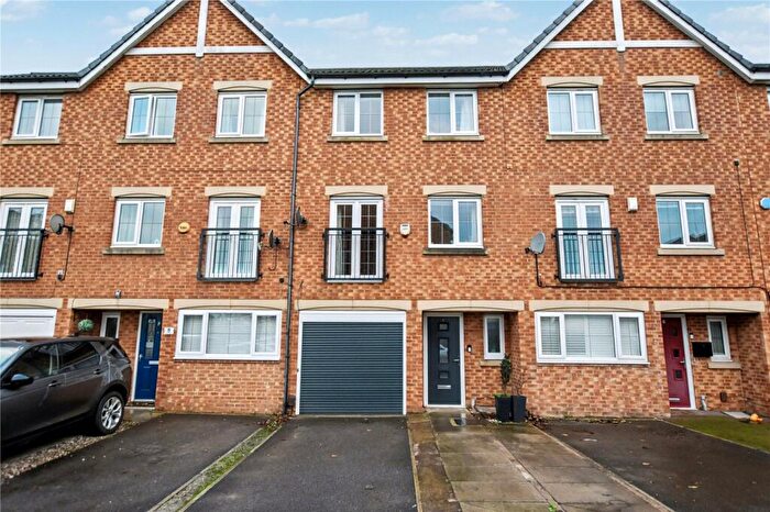 4 Bedroom Town House For Sale In Prospect Place, Morley, Leeds, West Yorkshire, LS27
