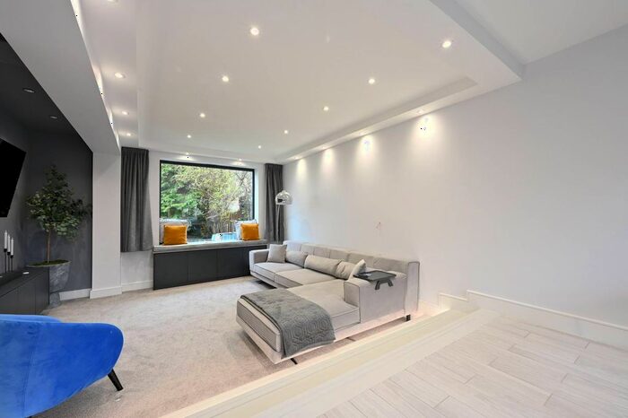 4 Bedroom Detached House To Rent In Waverley Drive, Chertsey, Chertsey, KT16