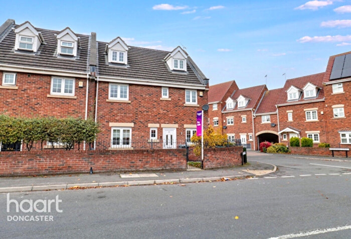 5 Bedroom Semi Detached House For Sale In Greenfield Lane, Balby, Doncaster, DN4