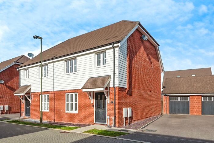 3 Bedroom Semi-Detached House For Sale In Johnson Crescent, Horley, Surrey, RH6