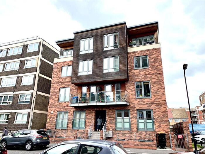 3 Bedroom Flat To Rent In Scriven Street, London, E8