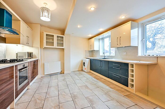 3 Bedroom Maisonette To Rent In Summer Road, Thames Ditton, KT7