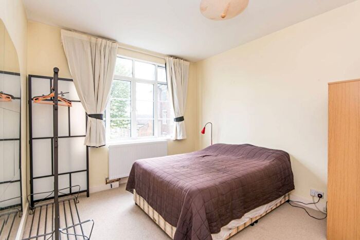1 Bedroom Flat For Sale In Willesden Lane, Brondesbury, London, NW6