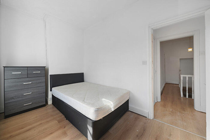 4 Bedroom Semi Detached House To Rent In Hornsey Road, L4