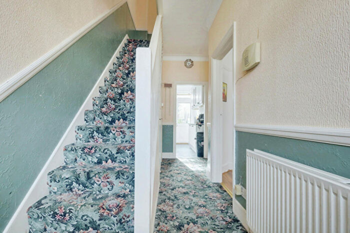 3 Bedroom Terraced House For Sale In Fairfax Drive, Westcliff-on-sea, SS0