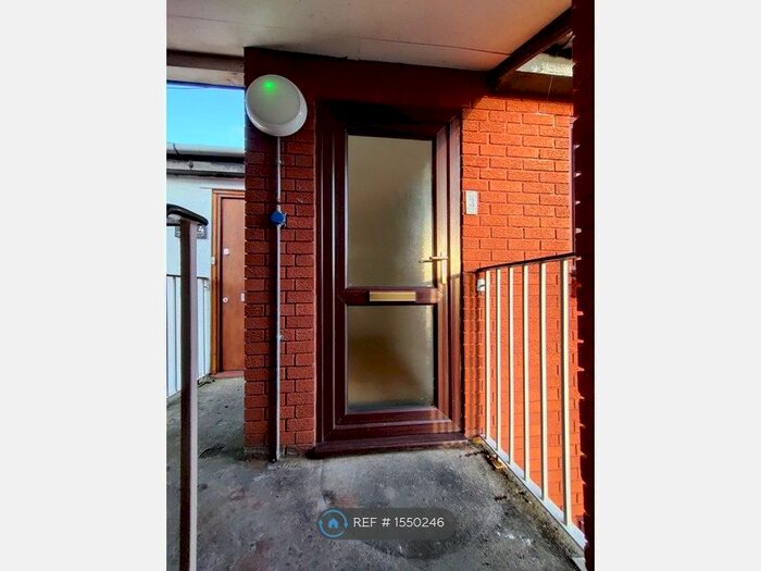 2 Bedroom Flat To Rent In Stoneleigh Court, Cardiff, CF11