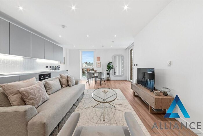 2 Bedroom Apartment To Rent In Stamford Road, London, N15