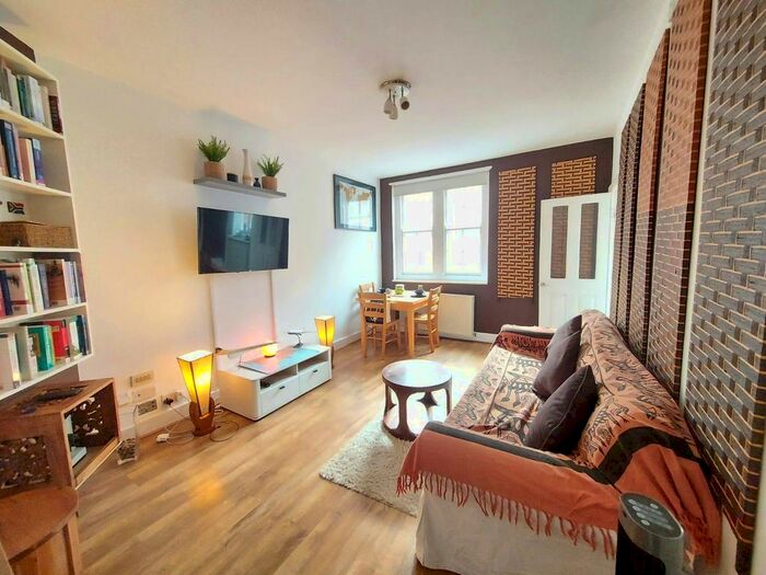 1 Bedroom Flat To Rent In Tavistock Place, Bloomsbury, London, WC1H