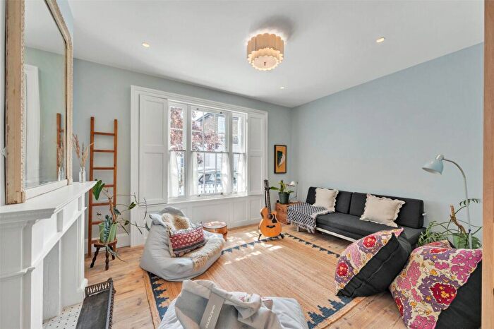 2 Bedroom House To Rent In Oak Village, London, NW5