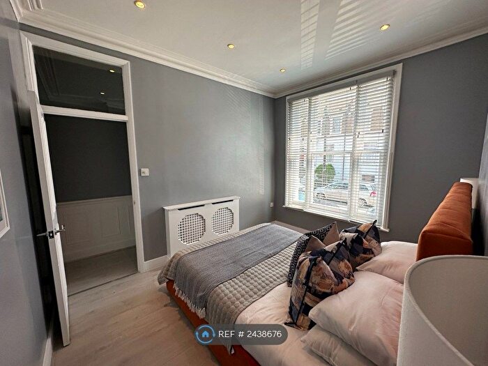 3 Bedroom Flat To Rent In St. Stephens Grove, London, SE13