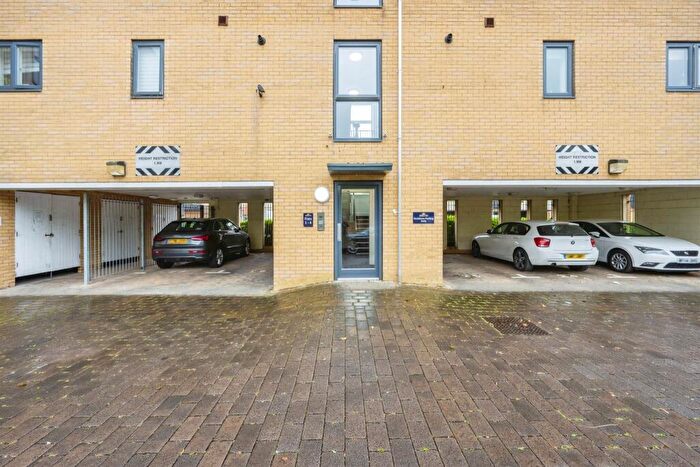 1 Bedroom Flat For Sale In Richmond Drive, Houghton Regis, Dunstable, LU5