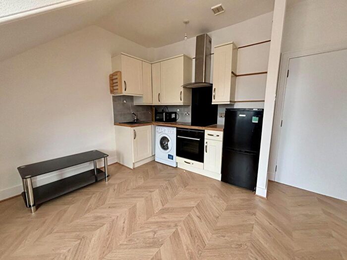 2 Bedroom Flat To Rent In Attic Floor Right, West Mount Street, Aberdeen, AB25