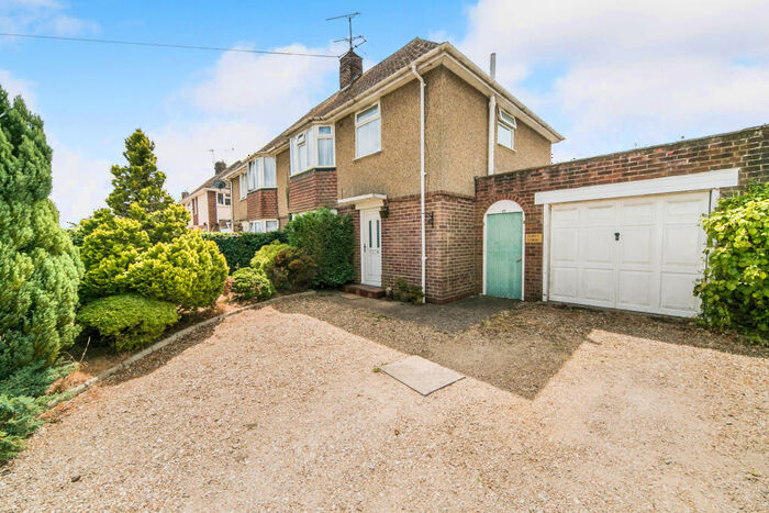 3 Bedroom Semi-Detached House To Rent In Evesham Road, Caversham, RG4