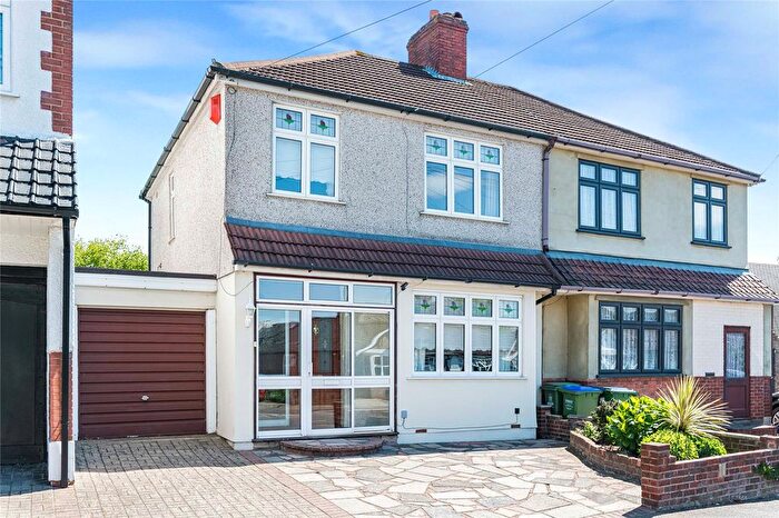 3 Bedroom Semi Detached House For Sale In Lulworth Road, Welling, Kent, DA16