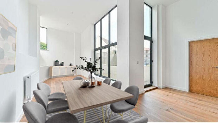 3 Bedroom Flat To Rent In Brookhill Road, Canary Wharf, SE18