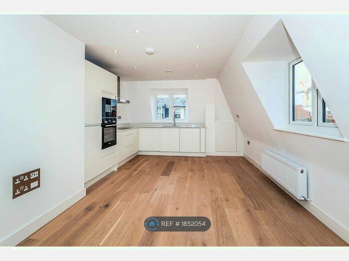 1 Bedroom Flat To Rent In Carta House, Egham, TW20