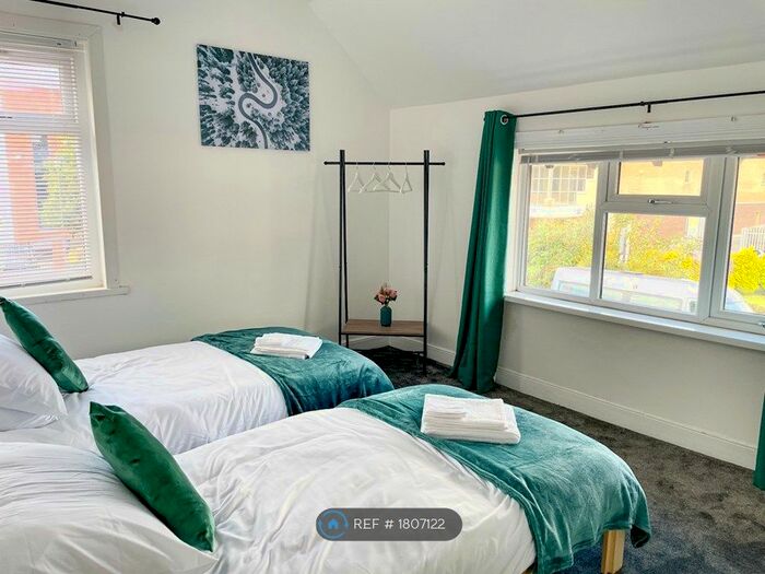 4 Bedroom End Of Terrace House To Rent In Mckean Road, Oldbury, B69