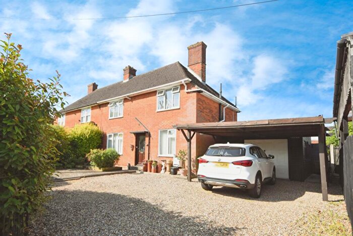 3 Bedroom Semi-Detached House For Sale In Cressing Road, Braintree, CM7