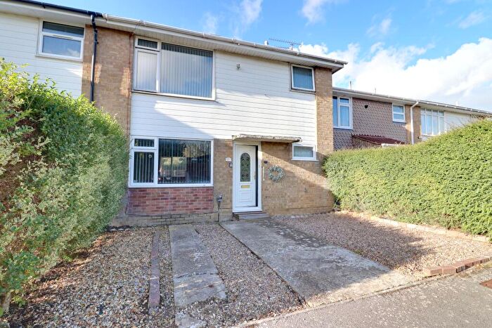 3 Bedroom Terraced House For Sale In Walton Close, Waterlooville, PO7