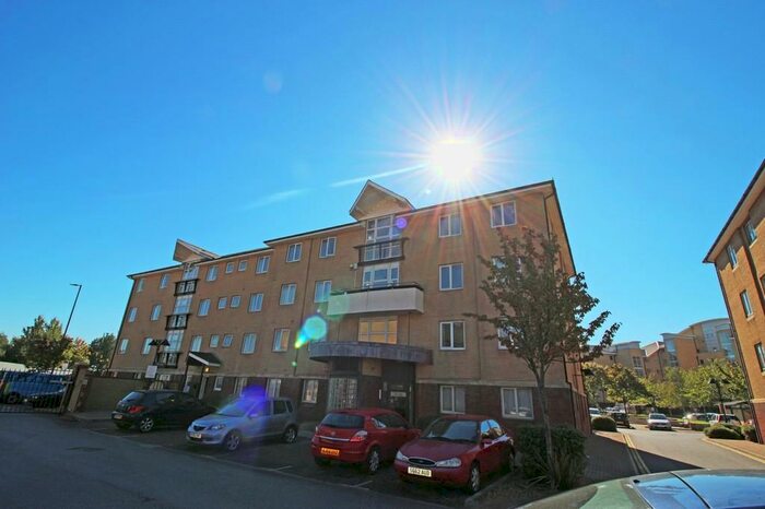 2 Bedroom Apartment To Rent In Adventurers Quay, Cardiff Bay, CF10