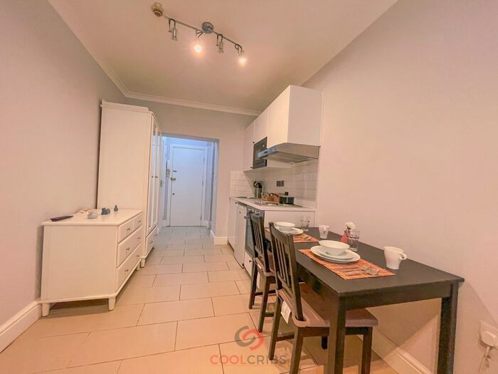 Studio To Rent In Linden Gardens, London, W2