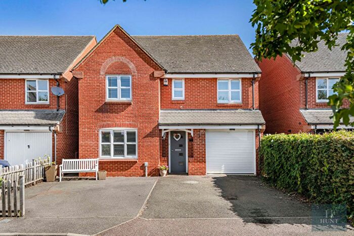 4 Bedroom Detached House For Sale In Youens Drive, Thame, Oxfordshire, OX9