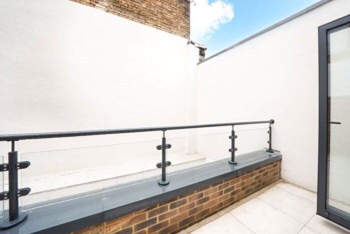 2 Bedroom Flat For Sale In Cranmer Avenue, London, Cranmer Avenue, London, W13