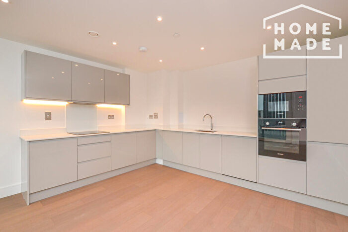 2 Bedroom Flat To Rent In Yelverton Road, SW11