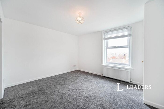 1 Bedroom Flat To Rent In Mary Rose Court, - South Parade, PO5