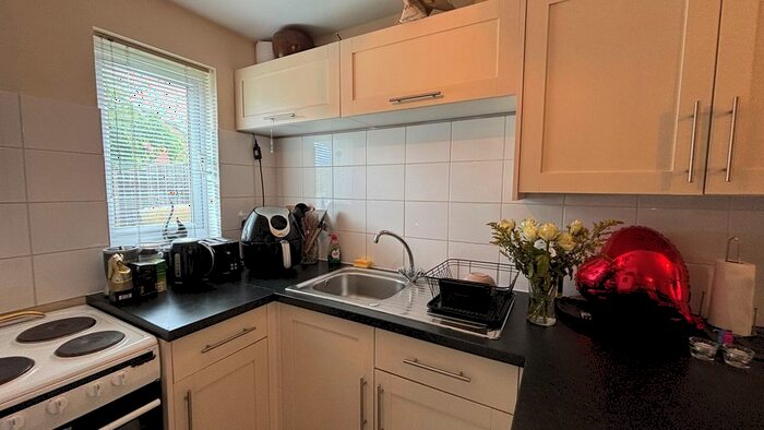 Studio To Rent In Allington Close, Taunton, TA1