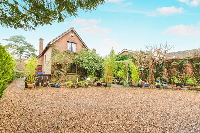 3 Bedroom Detached House For Sale In Headley Heath Approach, Boxhill, Tadworth, Surrey, KT20
