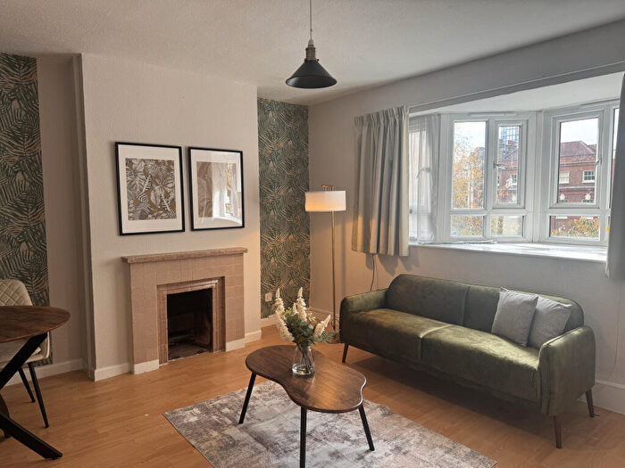 2 Bedroom Flat To Rent In Flat, Parkinson Court, Charles Square Estate, London, N1