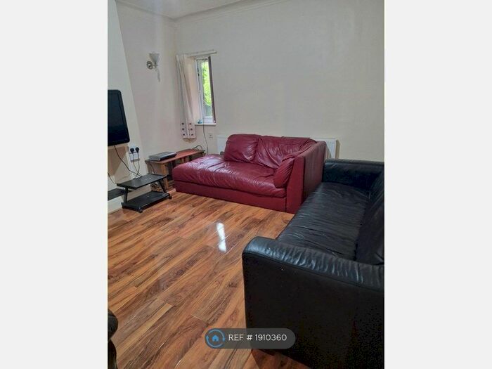 6 Bedroom Semi-Detached House To Rent In Cotton Lane, Manchester, M20