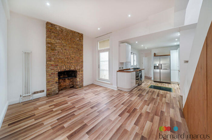 2 Bedroom Semi-Detached House To Rent In Falcon Grove, London, SW11